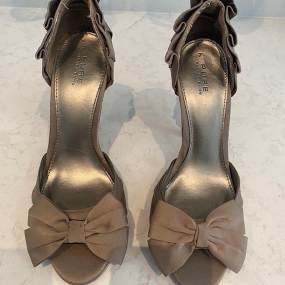 Alfred Sung Satin Heels - Picture 2 of 6